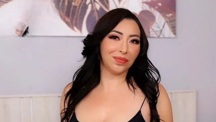 Kari Cachonda Early Life and Education